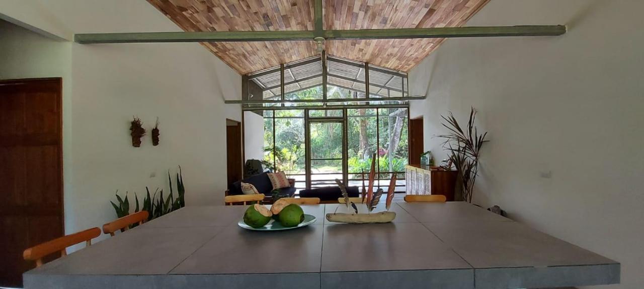 Scarlet House Villa Carate Екстериор снимка