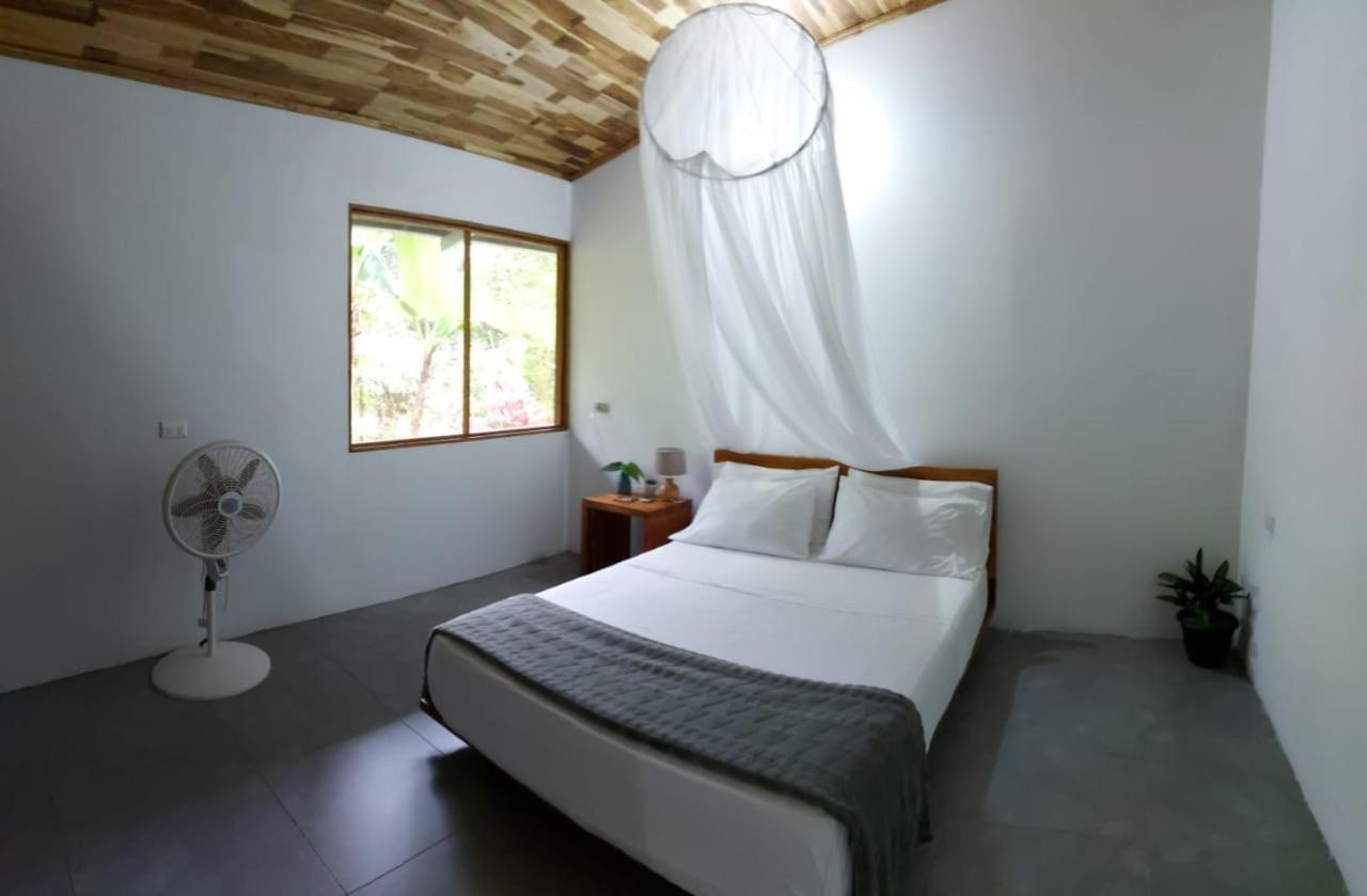 Scarlet House Villa Carate Екстериор снимка
