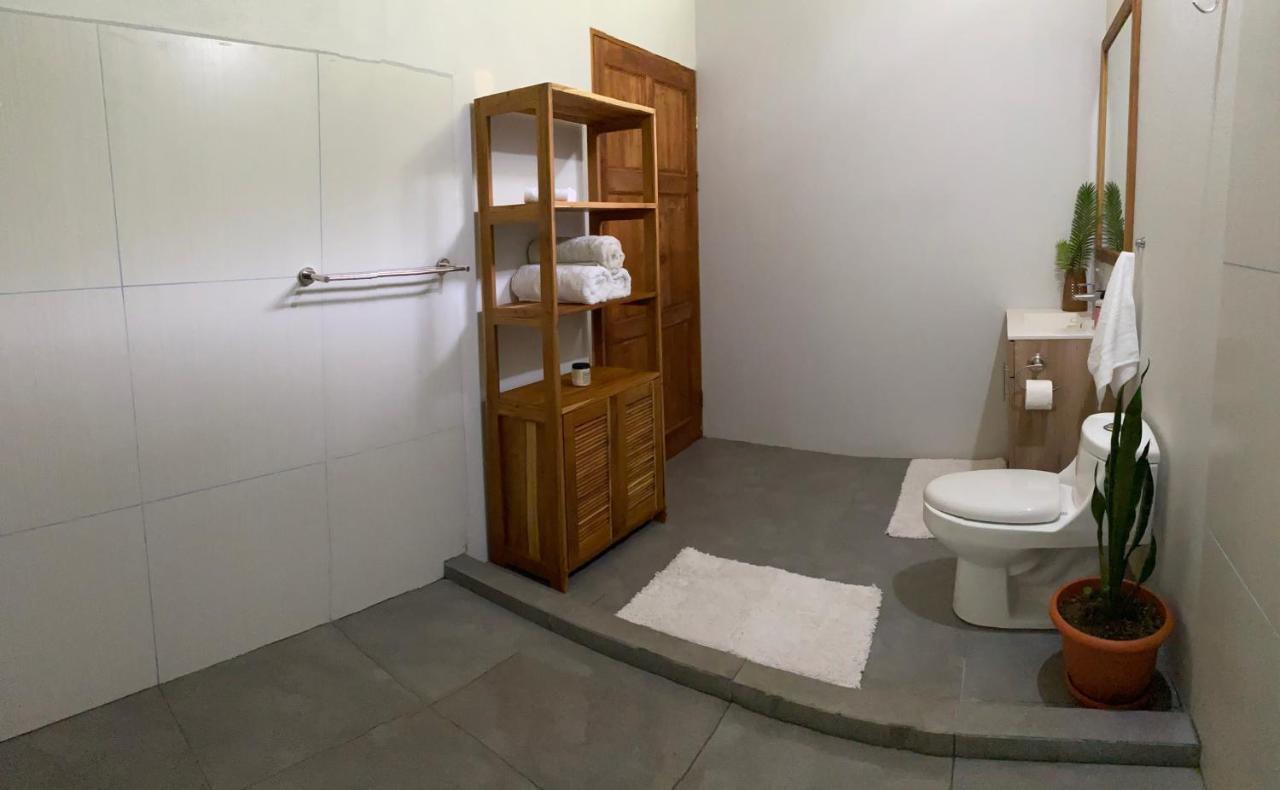 Scarlet House Villa Carate Екстериор снимка