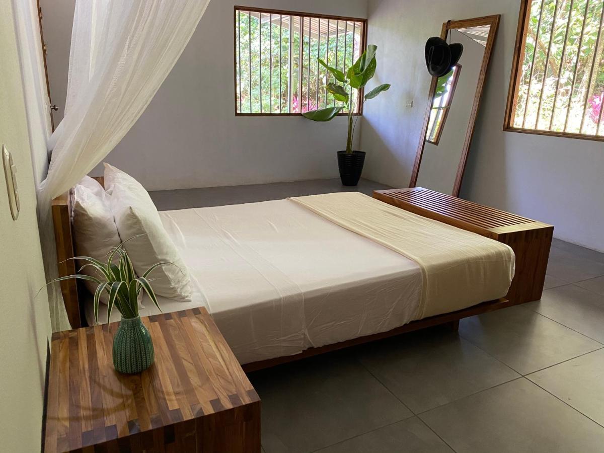 Scarlet House Villa Carate Екстериор снимка