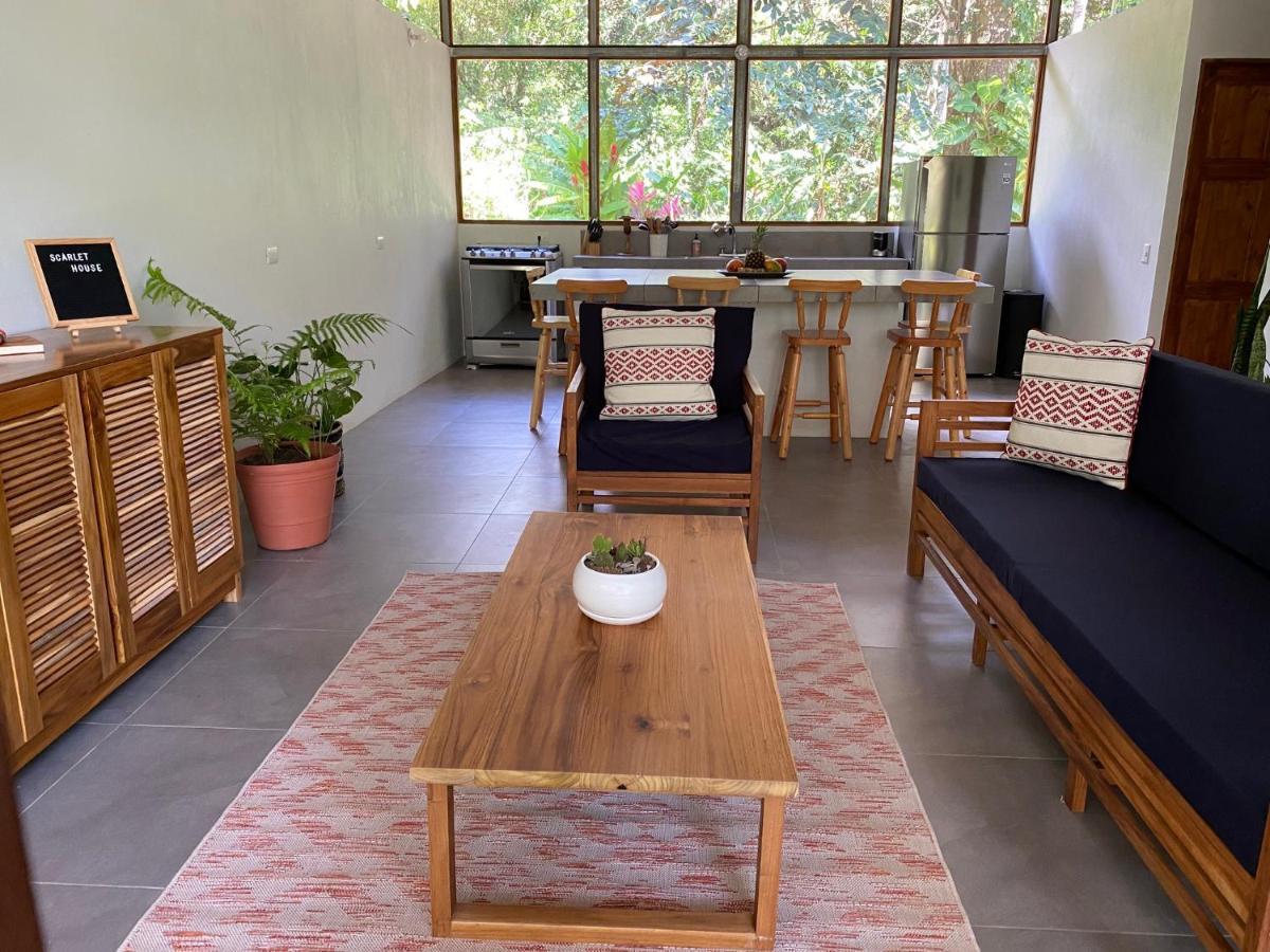 Scarlet House Villa Carate Екстериор снимка